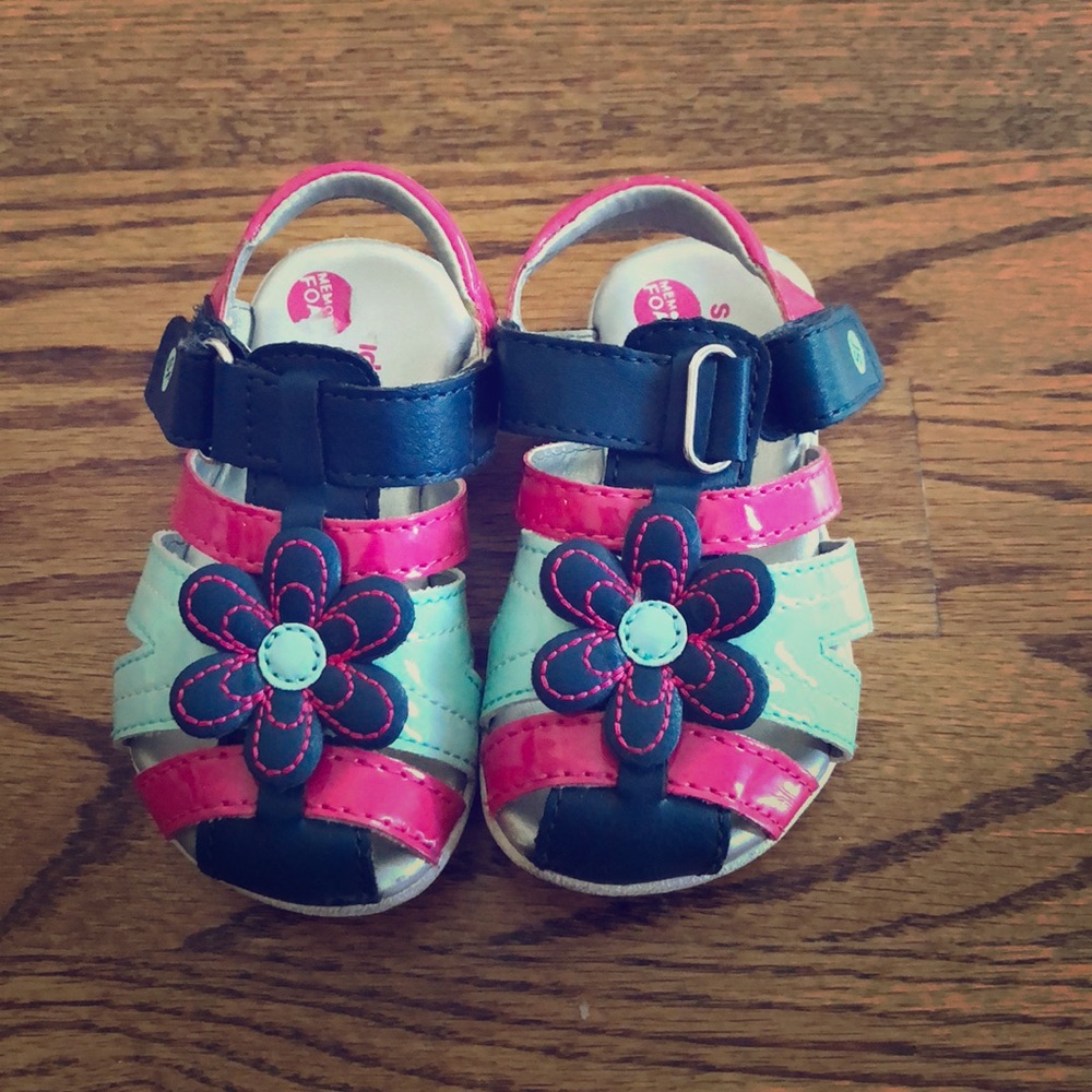 Stride Rite size 5.5 girls flower shoes